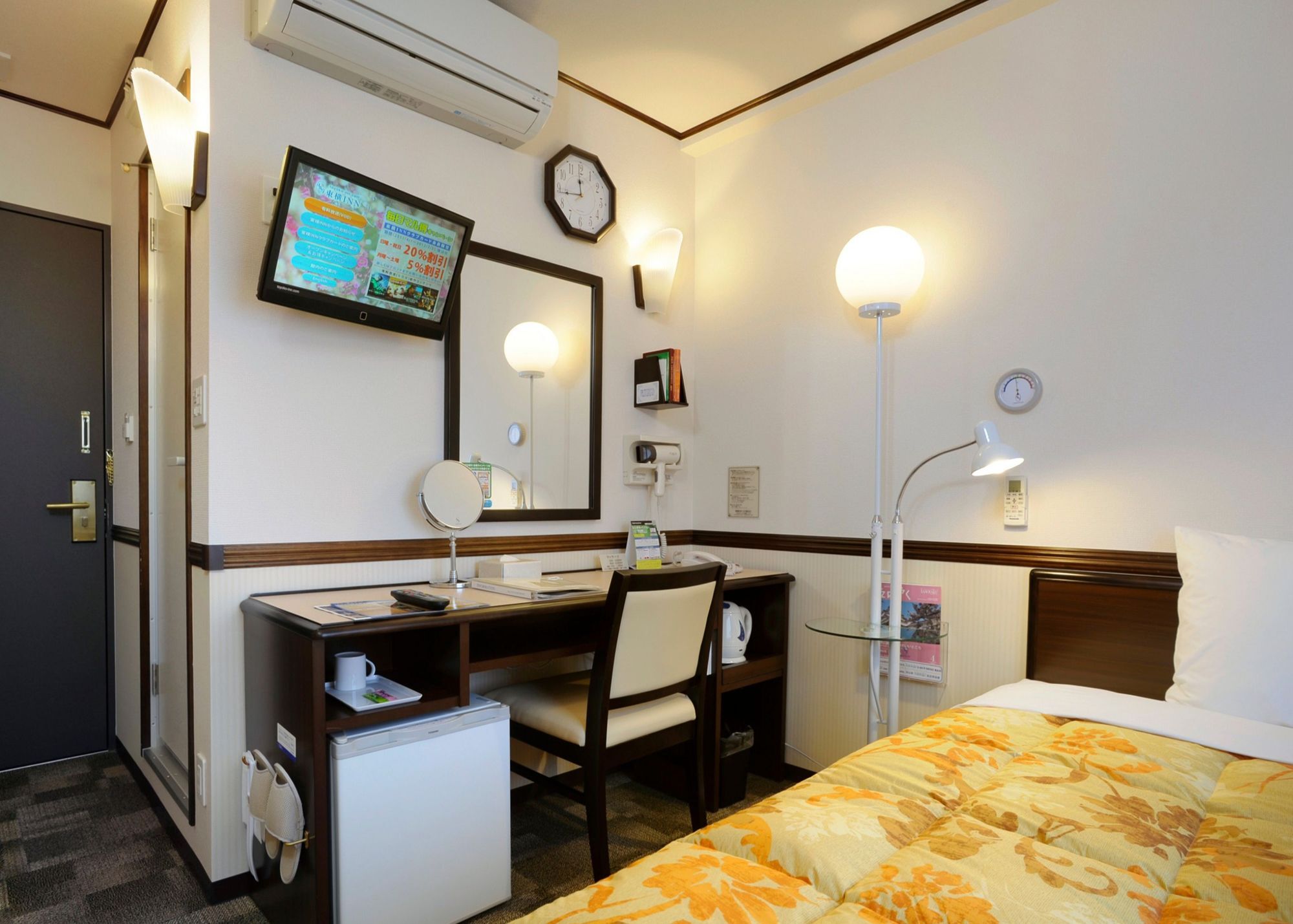 Toyoko Inn Tokyo Eki Yaesu Kita Guchi Buitenkant foto